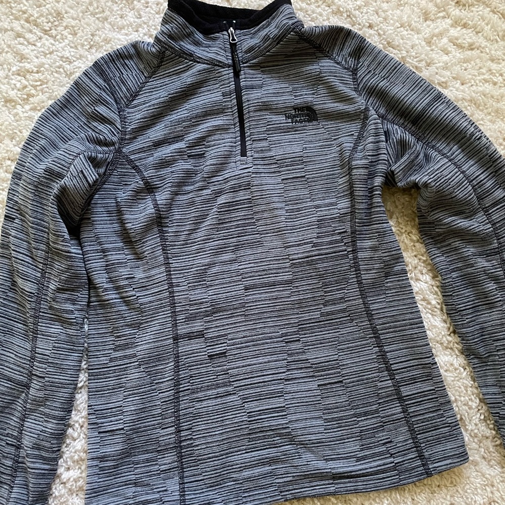 The North Face 1/4 zip. Excellent condition. Women’s Medium
